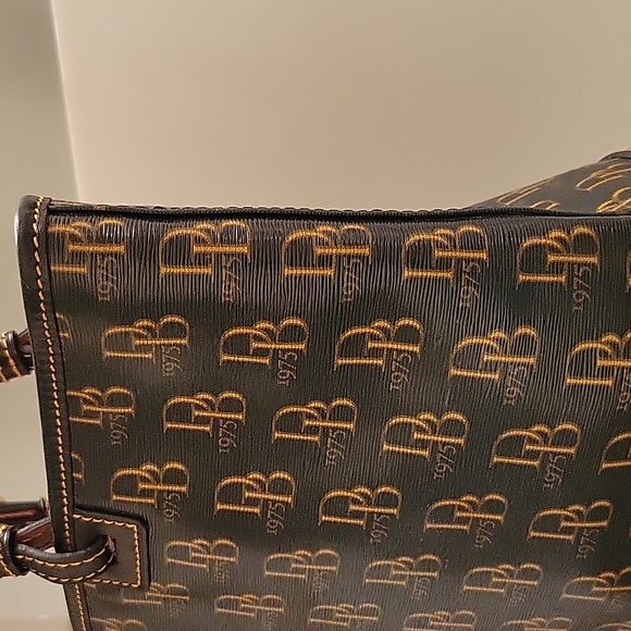 Dooney and Bourke satchel - Picture 2 of 11